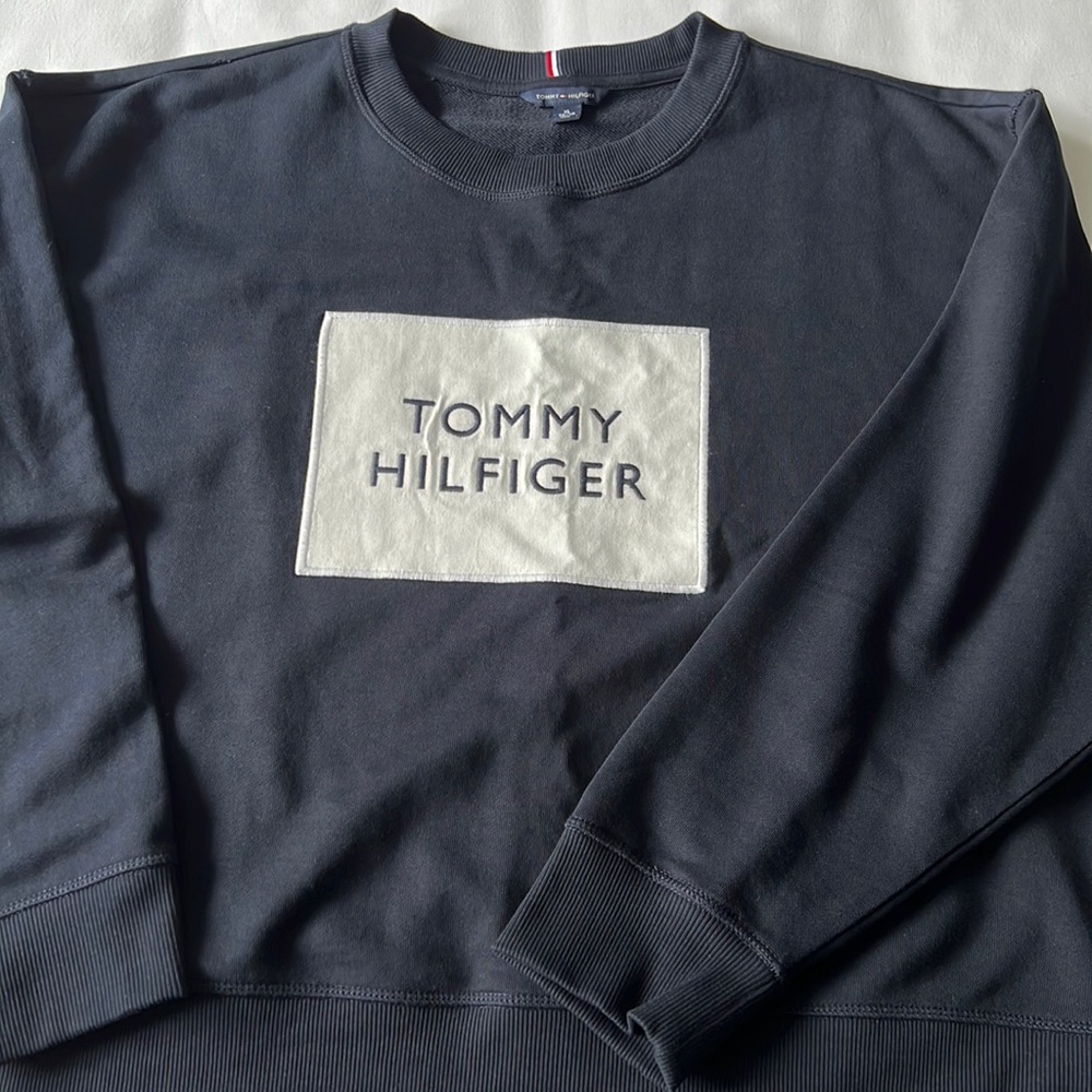 NWOT boxy crew neck sweatshirt.
